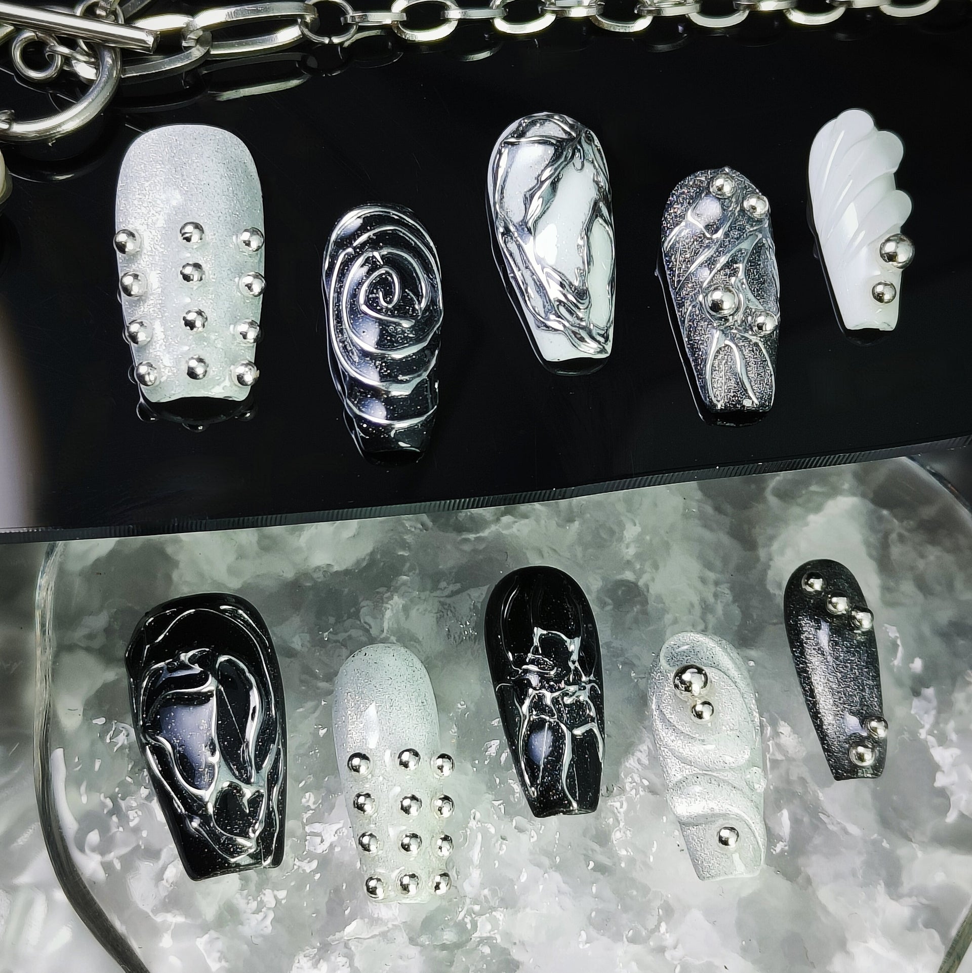 Monochrome Muse - Mixxnails