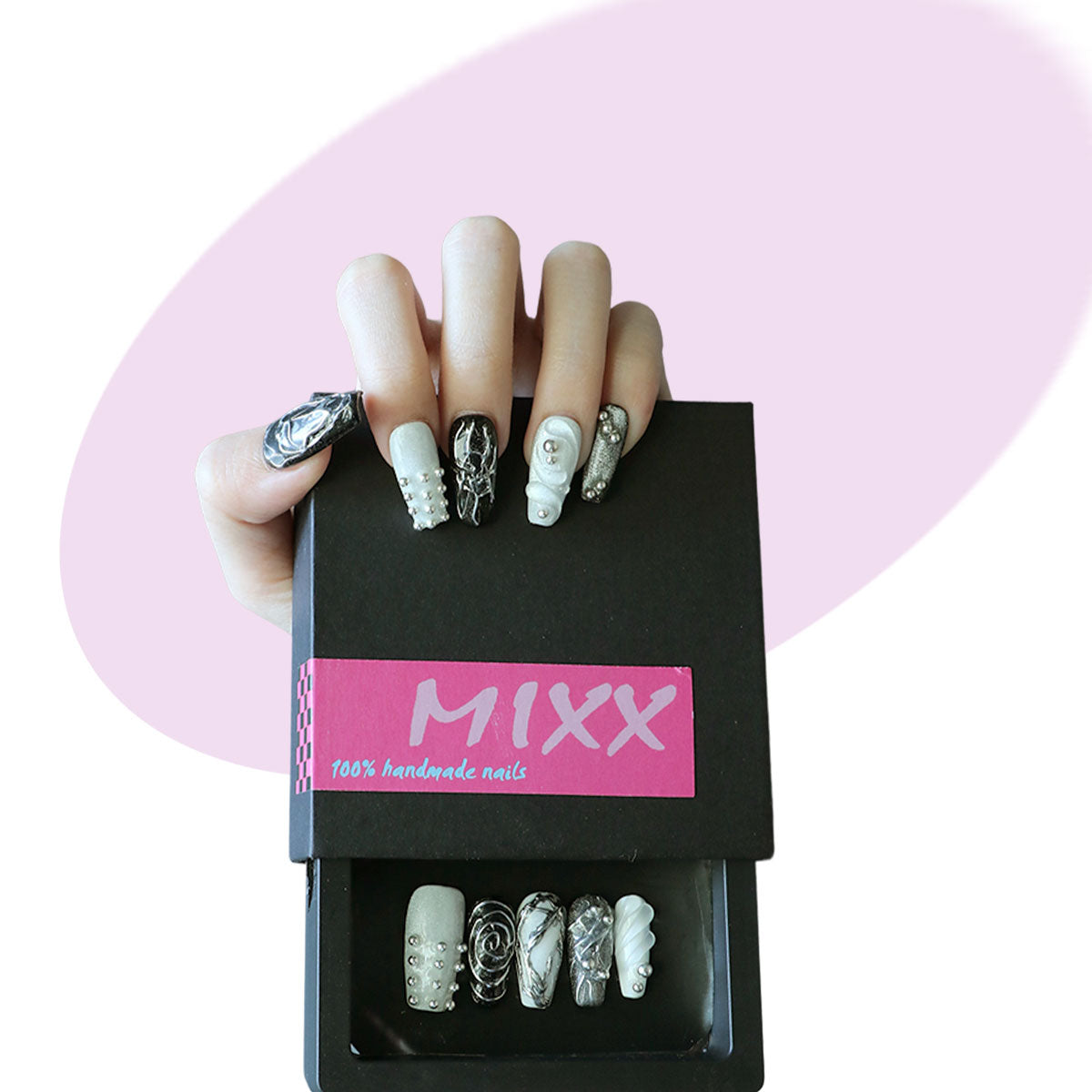 Monochrome Muse - Mixxnails